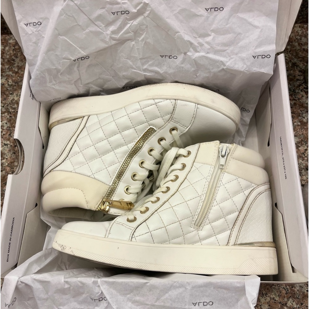 ❤️SOLD SOLD❤️Ailanna quilted wedge sneakers